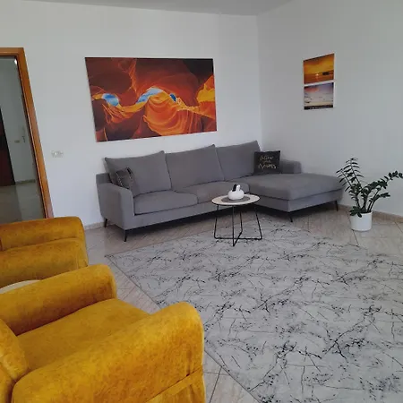 Apartment Port View *