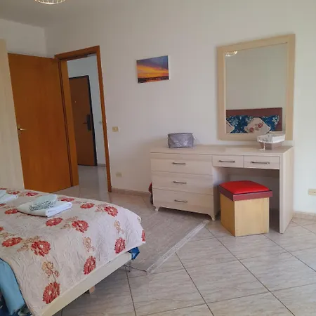 Port View Apartment *